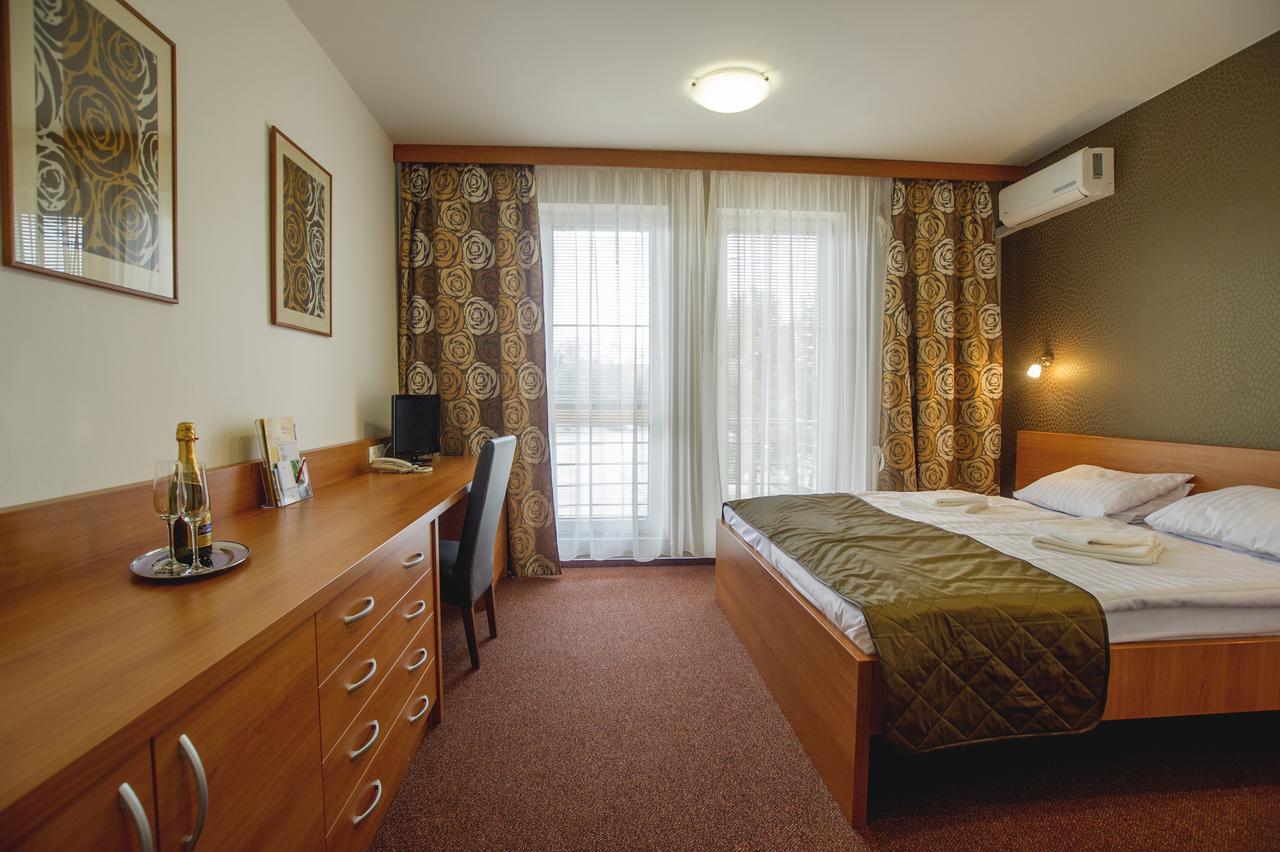 Wellness Hotel Thermal Sturovo Exterior photo