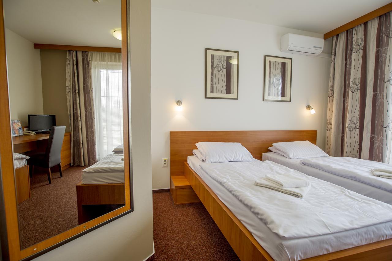 Wellness Hotel Thermal Sturovo Exterior photo