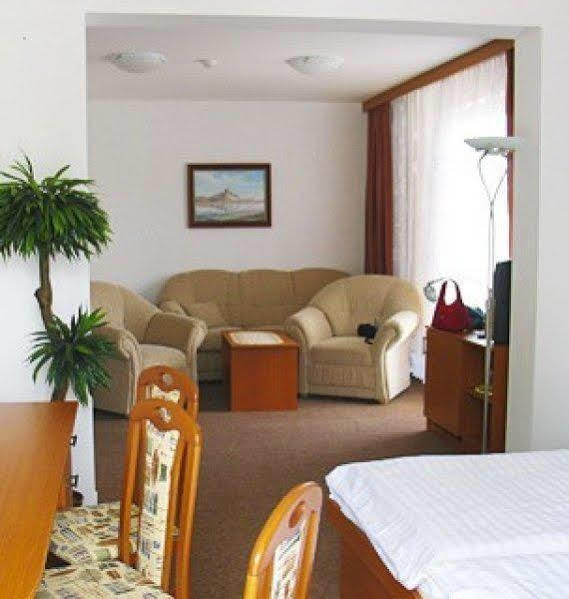 Wellness Hotel Thermal Sturovo Exterior photo